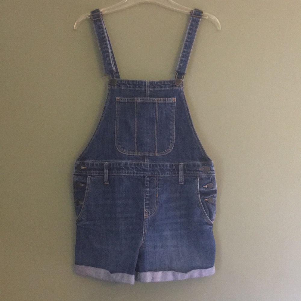 Old Navy women’s size small shorts overalls